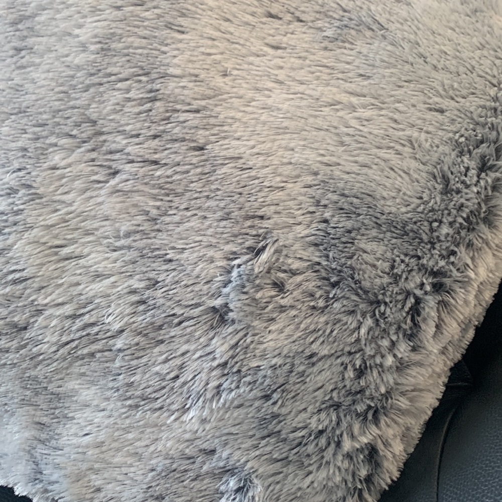 Set of 2 blue grey fluffy pillows - Picture 2 of 2